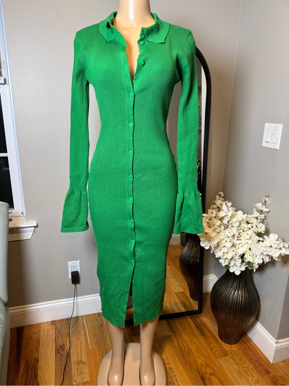 Micas Women’s Green Ribbed Button-Down Midi Dress – Size M – New with Tags